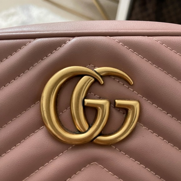Gucci GG MARMONT SMALL MATELASSÉ SHOULDER BAG - Picture 4 of 9